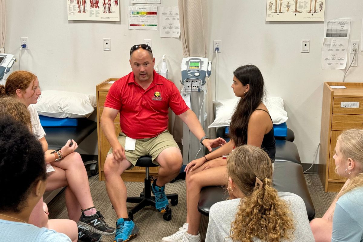 Faculty Athletic Trainer Dave Marchetti with campers