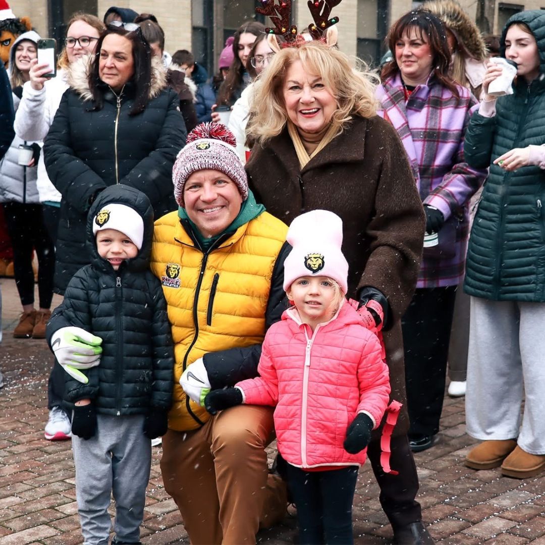 Prof. Blewitt with children and students at tree lighting